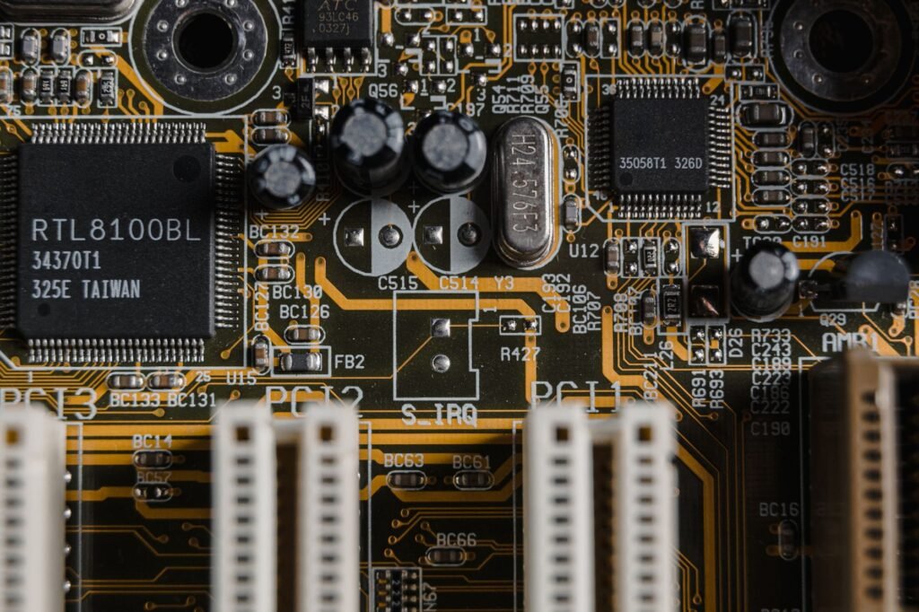 sanjay mehrotra: Memorie HBM e domanda di chip AI: offerta ancora insufficiente